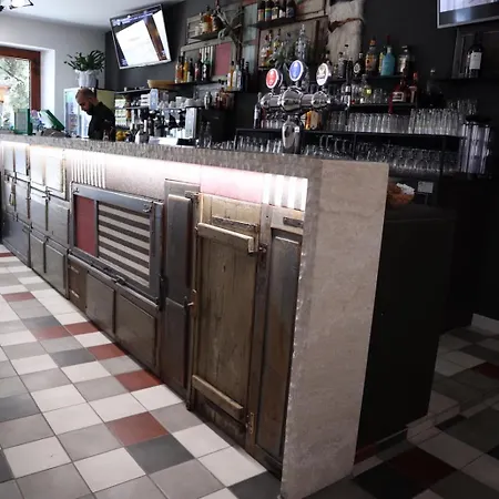 Drommire In Plassa E Clesia בית הארחה 3*