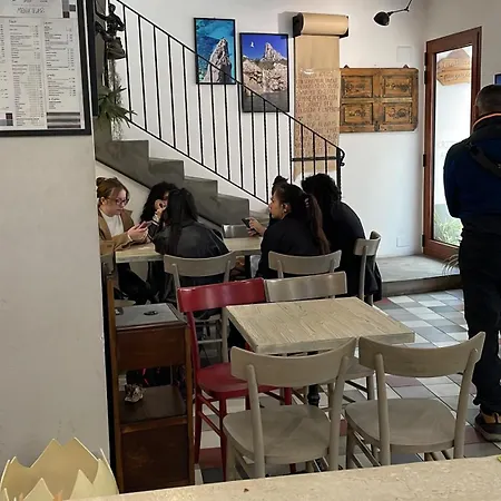 Drommire In Plassa E Clesia באוני