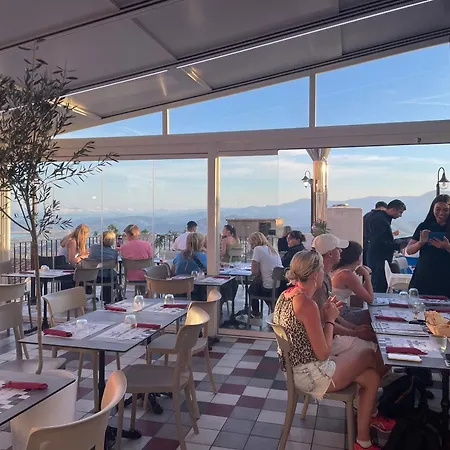 Drommire In Plassa E Clesia באוני