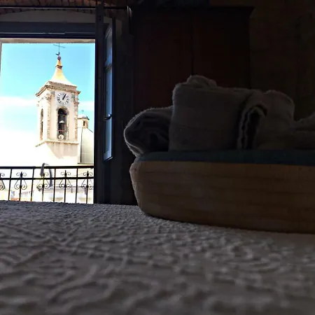 Drommire In Plassa E Clesia Guest house